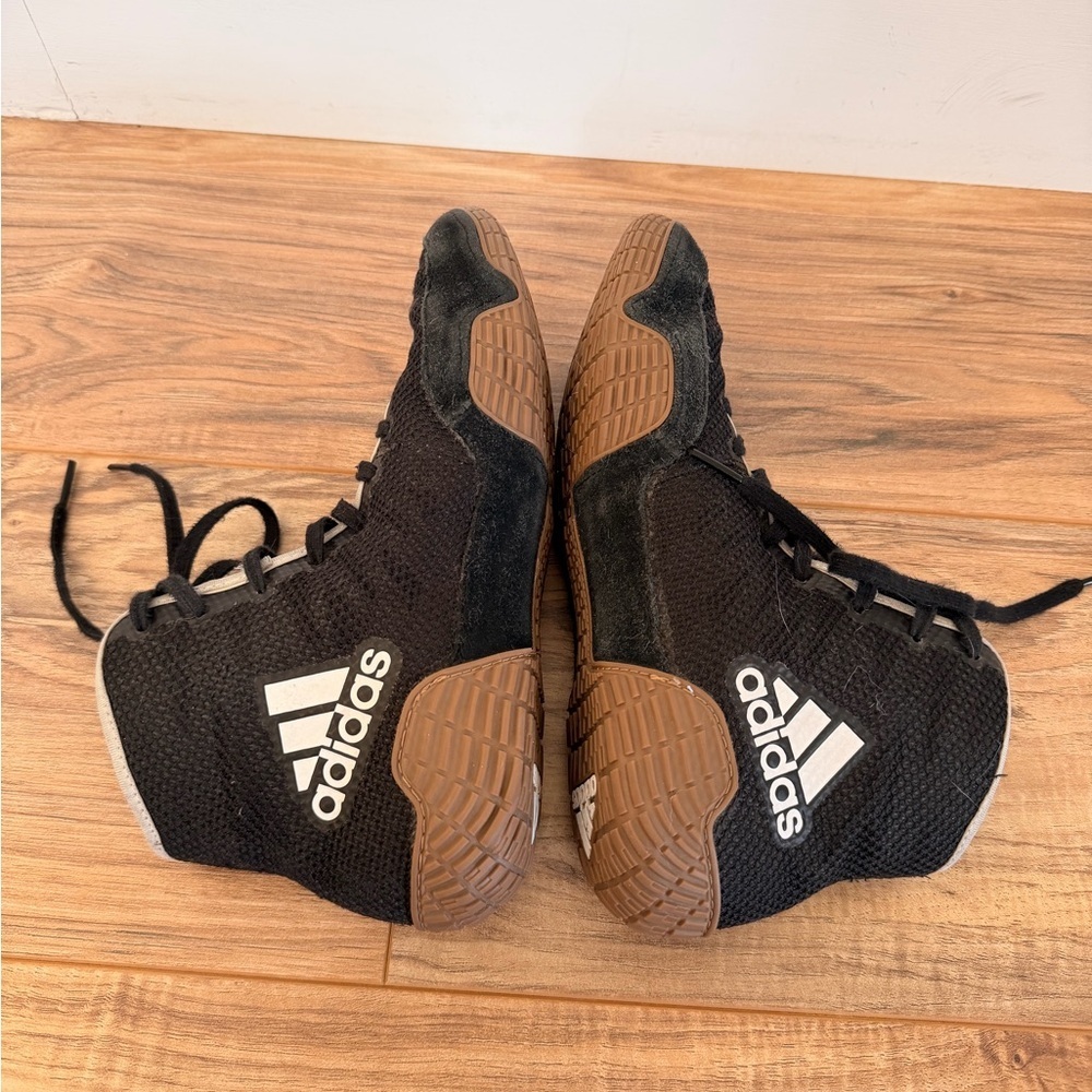 Adidas Black and White Wrestling Sneaker Shoes Size 6 - Picture 5 of 7
